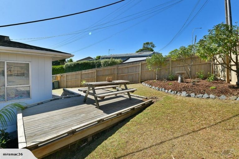 Photo of property in 1/871 East Coast Road, Northcross, Auckland, 0632
