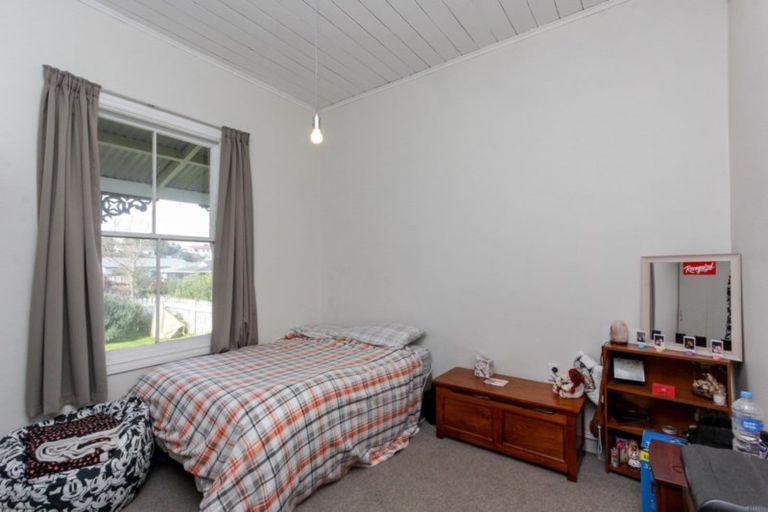 Photo of property in 2 Kingwell Street, Moturoa, New Plymouth, 4310