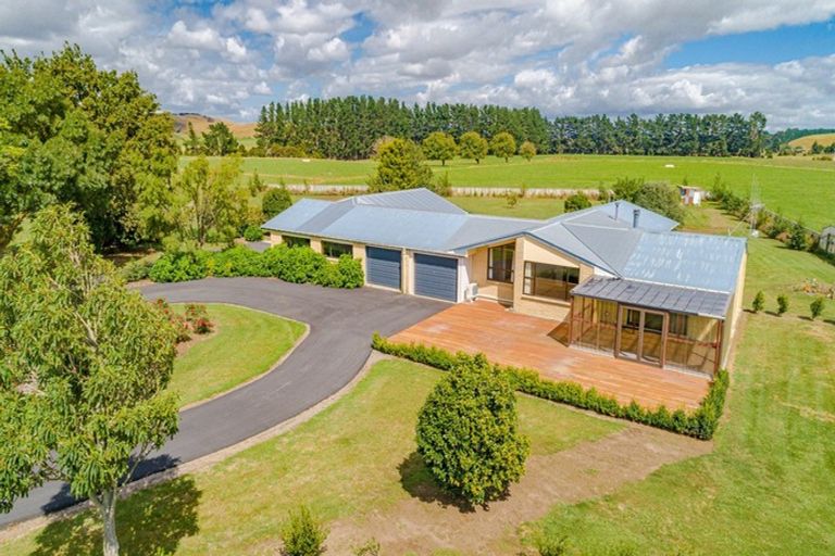 Photo of property in 167 Heretaunga Road, Maharahara, Dannevirke, 4972