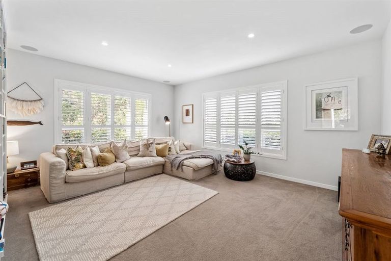 Photo of property in 18b Hobbs Road, Matakatia, Whangaparaoa, 0930