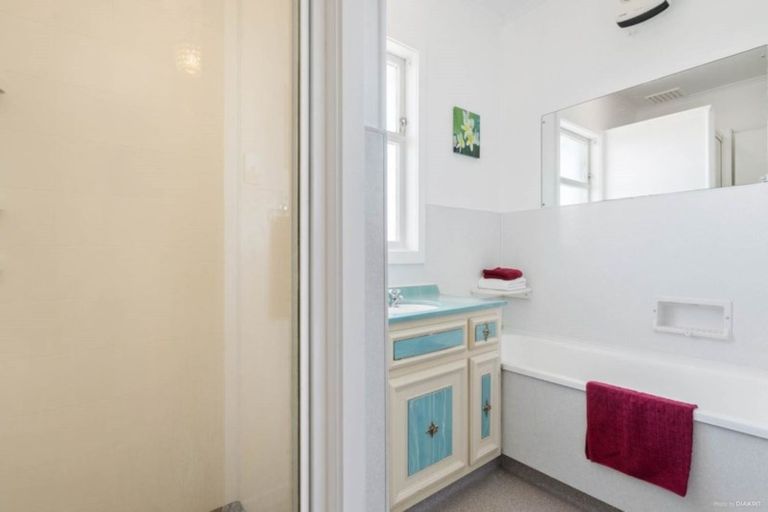 Photo of property in 80 Te Atatu Road, Te Atatu South, Auckland, 0610