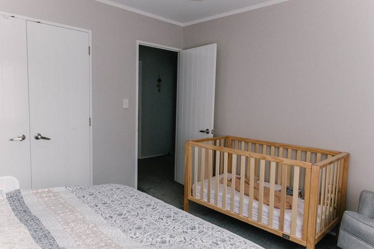 Photo of property in 1 Marbella Drive, Massey, Auckland, 0614