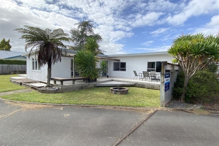 Photo of property in 5 Oak Avenue, Nawton, Hamilton, 3200