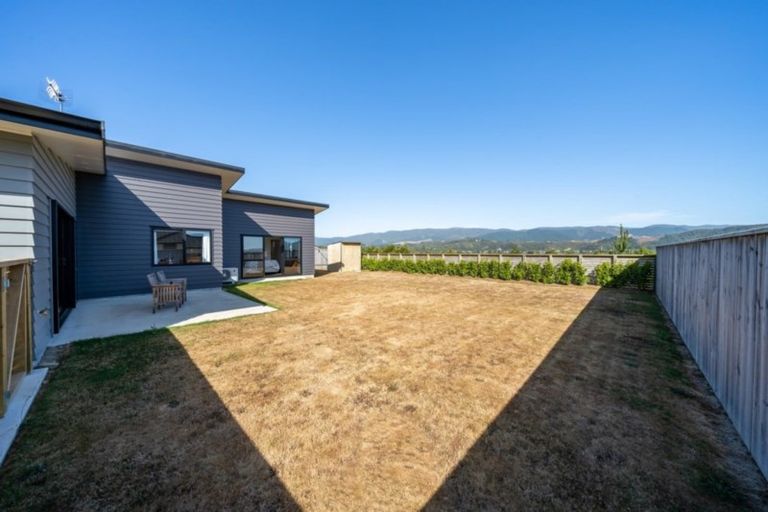 Photo of property in 100 Riverstone Drive, Riverstone Terraces, Upper Hutt, 5018