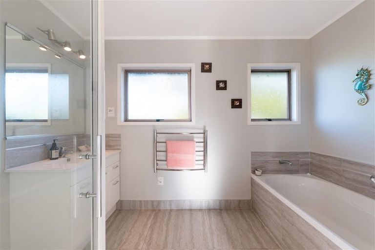 Photo of property in 8 Tynan Street, Te Puke, 3119