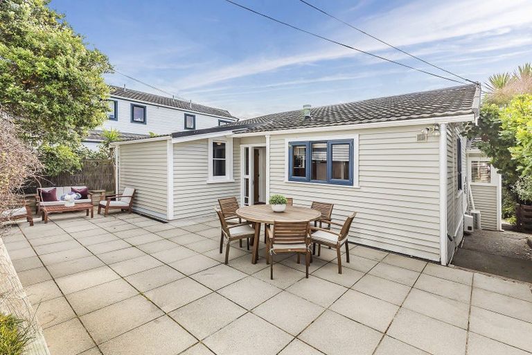 Photo of property in 25 Pinnacle Street, Seatoun, Wellington, 6022