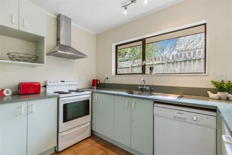 Photo of property in 112 Mark Avenue, Grenada Village, Wellington, 6037