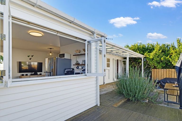 Photo of property in 11 Rutherford Road, Marewa, Napier, 4110
