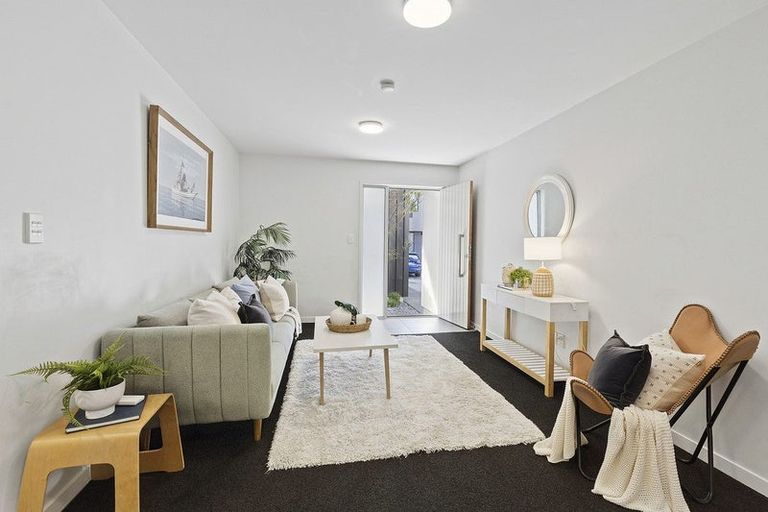 Photo of property in 7/74 Derwent Street, Island Bay, Wellington, 6023