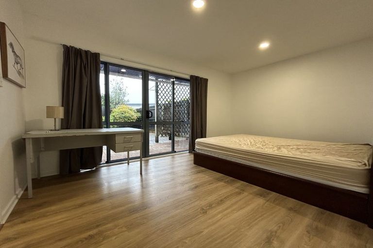 Photo of property in Lakeview Terrace, 24/14 Ambrico Place, New Lynn, Auckland, 0600