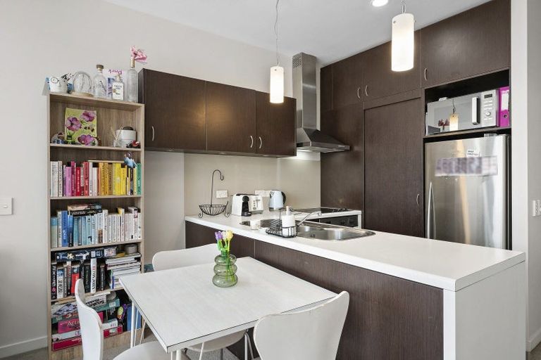 Photo of property in City Lodge, 704/115 Vivian Street, Te Aro, Wellington, 6011