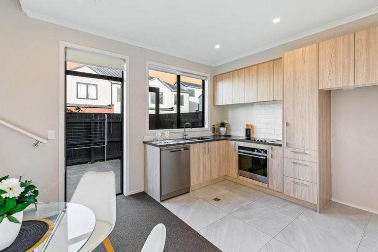 Photo of property in 12 Uku Lane, Hobsonville, Auckland, 0616