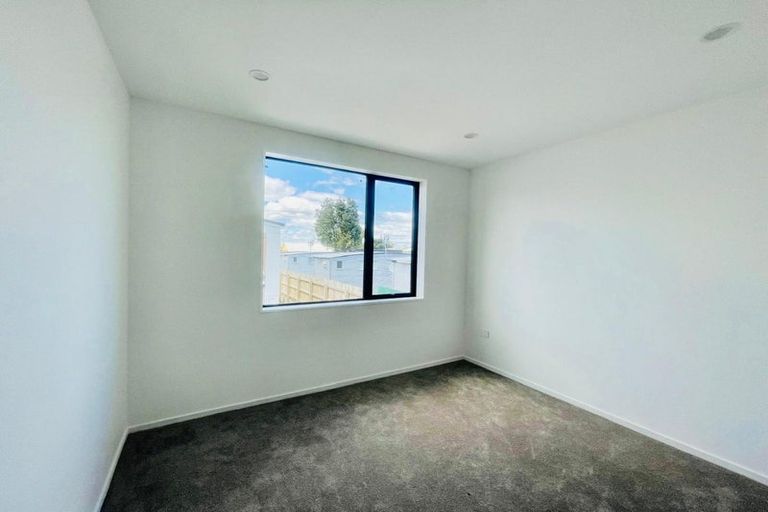 Photo of property in 9d Rountree Place, Conifer Grove, Takanini, 2112