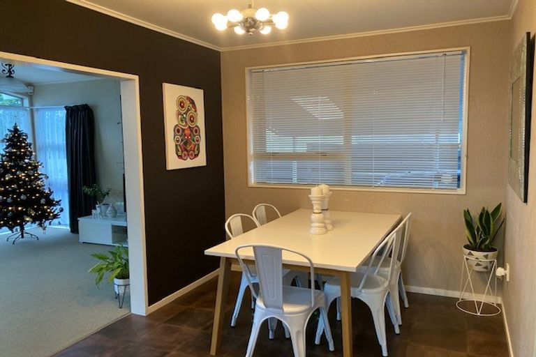 Photo of property in 15 Palliser Place, Milson, Palmerston North, 4414