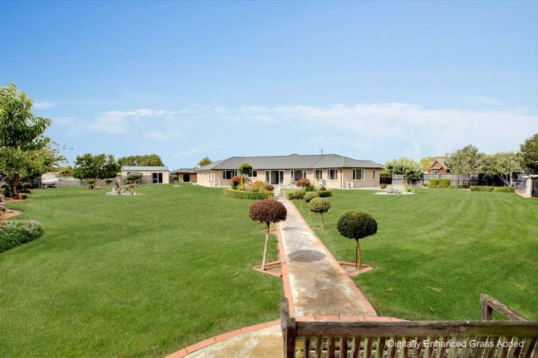 Photo of property in 15 Riverside Way, Amberley, 7410