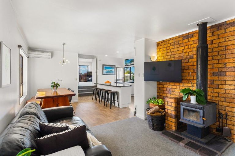 Photo of property in 123 Carlisle Road, Northcross, Auckland, 0632