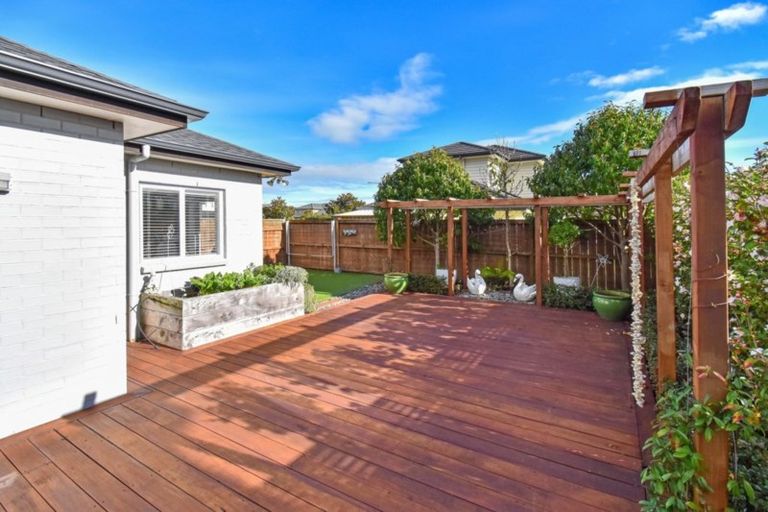 Photo of property in 11 Cornwall Place, Karaka, Papakura, 2113