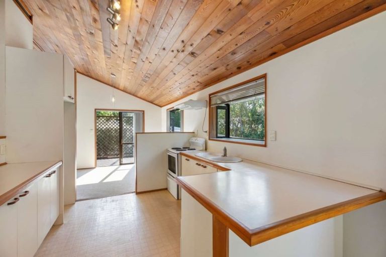 Photo of property in 2/11 Firle Place, Green Bay, Auckland, 0604