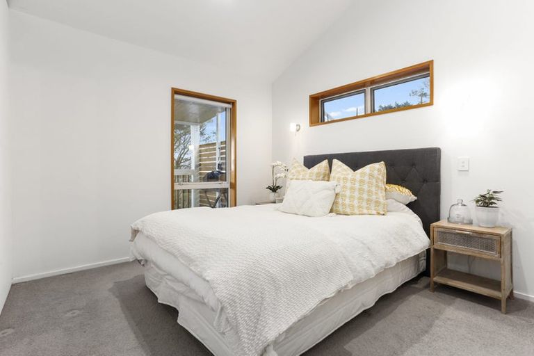 Photo of property in 156 Candia Road, Henderson Valley, Auckland, 0614