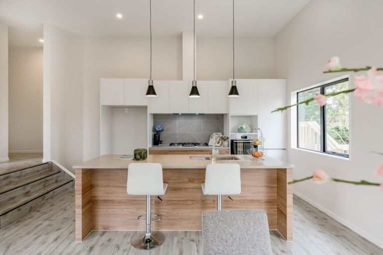 Photo of property in 2 Tarara Lane, Kumeu, 0810