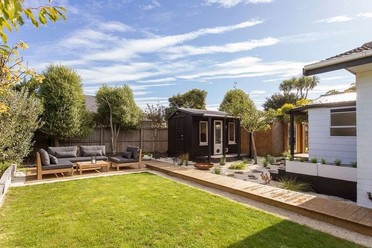 Photo of property in 9b Lydbury Place, Parklands, Christchurch, 8083