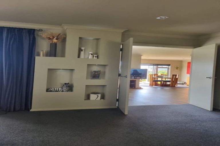 Photo of property in 35 Barbados Way, One Tree Point, 0118