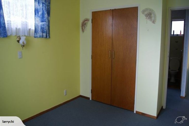 Photo of property in 2/6 Chivalry Road, Glenfield, Auckland, 0629