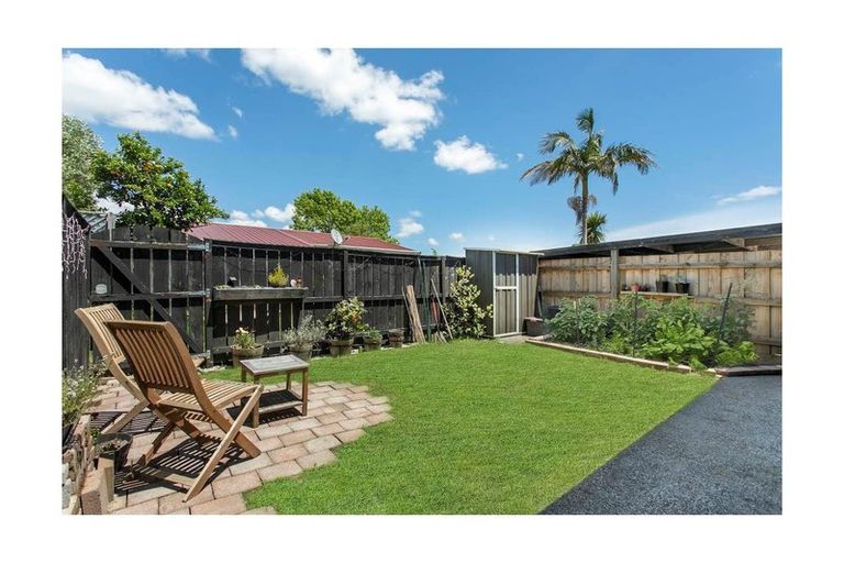 Photo of property in 1/9 Poinsettia Place, Henderson, Auckland, 0610