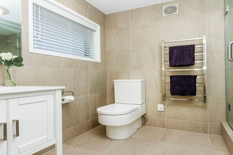 Photo of property in 1/2 Ocean View Road, Milford, Auckland, 0620