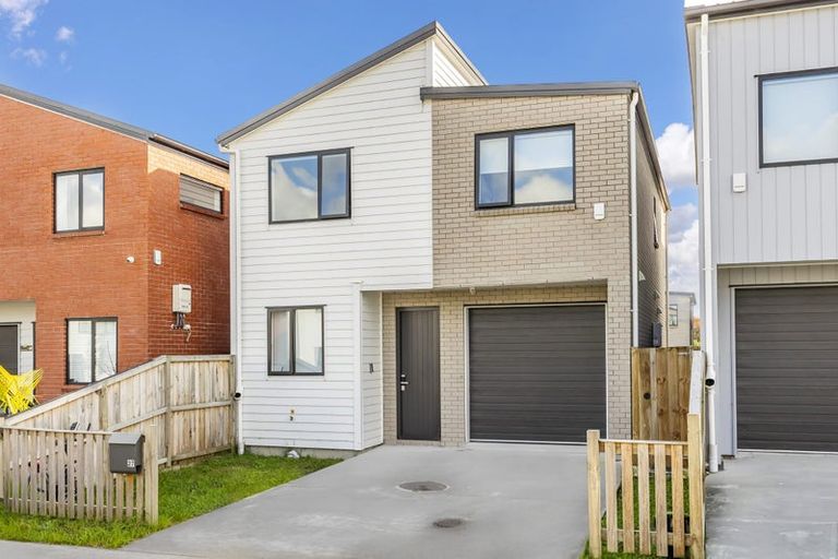 Photo of property in 27 Coast Garden Drive, Hobsonville, Auckland, 0616