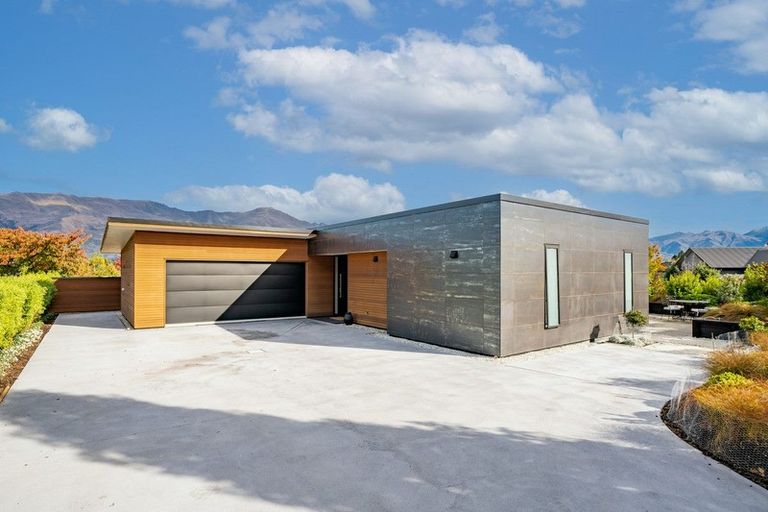 Photo of property in 73 Rob Roy Lane, Wanaka, 9305