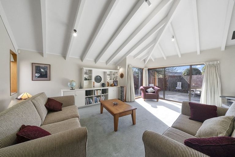 Photo of property in 5 Roman Close, Silverstream, Upper Hutt, 5019