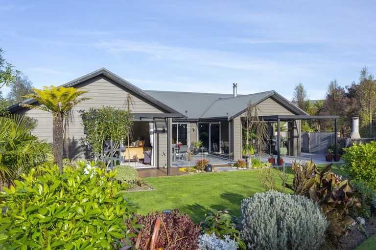 Photo of property in 21 Stewart Glen, Acacia Bay, Taupo, 3385