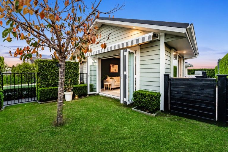 Photo of property in 15 Walnut Road, Riverhead, 0820