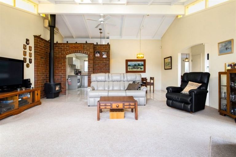 Photo of property in 2 Cezanne Place, New Lynn, Auckland, 0600