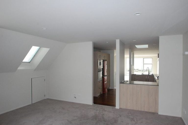 Photo of property in 220 Queens Drive, Lyall Bay, Wellington, 6022