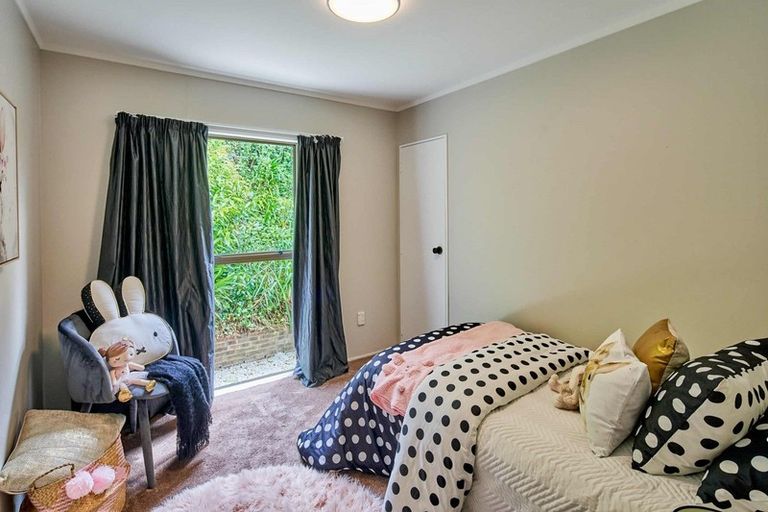 Photo of property in 9 Bushland Grove, Paparangi, Wellington, 6037