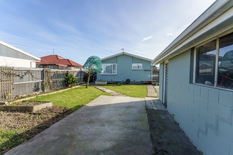 Photo of property in 17 Oriana Crescent, Hornby, Christchurch, 8042