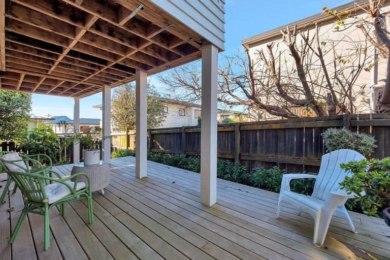 Photo of property in 20a Seaview Road, Otumoetai, Tauranga, 3110