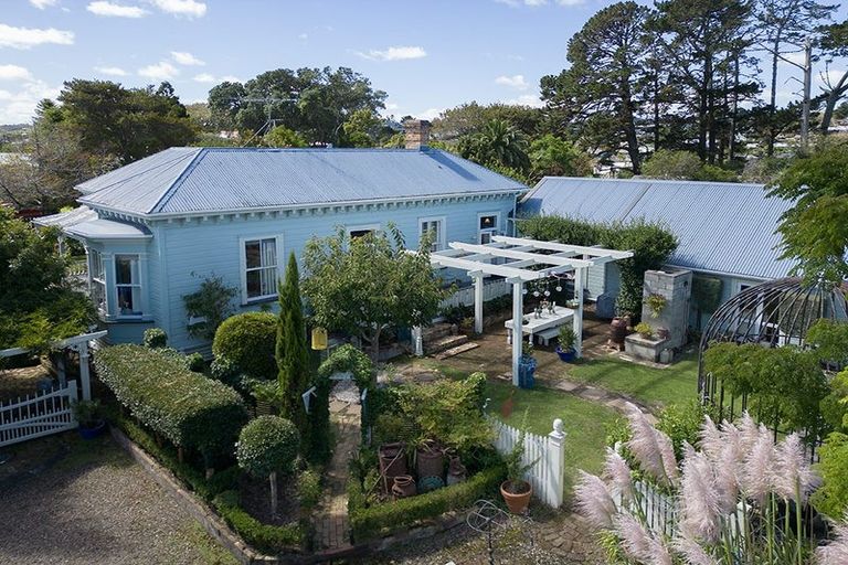 Photo of property in 2b Mcleod Street, Helensville, 0800