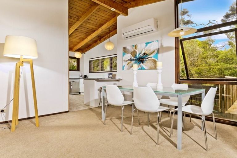 Photo of property in 5 Waipuia Place, Greenhithe, Auckland, 0632