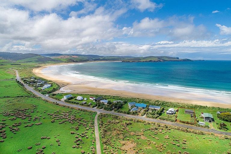 Photo of property in 511 Waikawa-curio Bay Road, Curio Bay, Tokanui, 9884