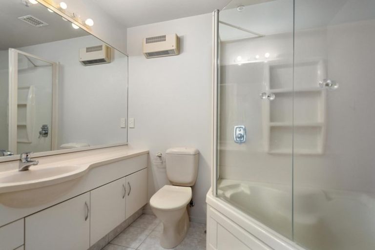 Photo of property in Oceanside Tower 1, 9/2d Maunganui Road, Mount Maunganui, 3116