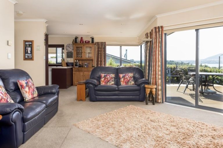 Photo of property in 3 Kinder Street, Acacia Bay, Taupo, 3330