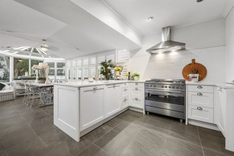 Photo of property in 10 Queens Parade, Devonport, Auckland, 0624