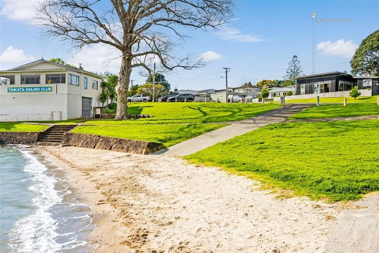 Photo of property in 12b Chapman Road, Te Atatu Peninsula, Auckland, 0610