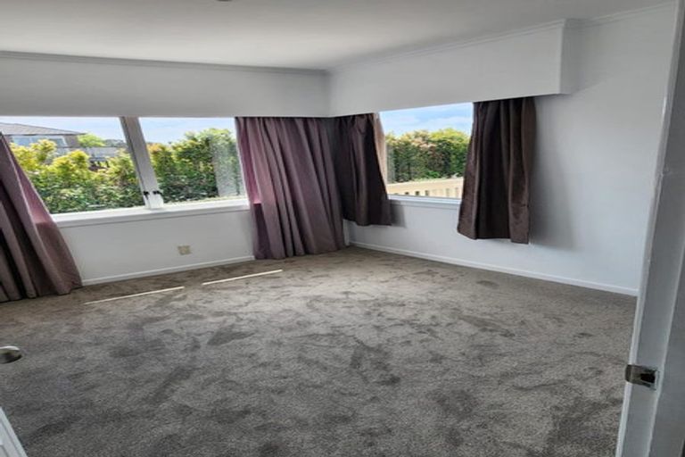 Photo of property in 623 Glenfield Road, Totara Vale, Auckland, 0629