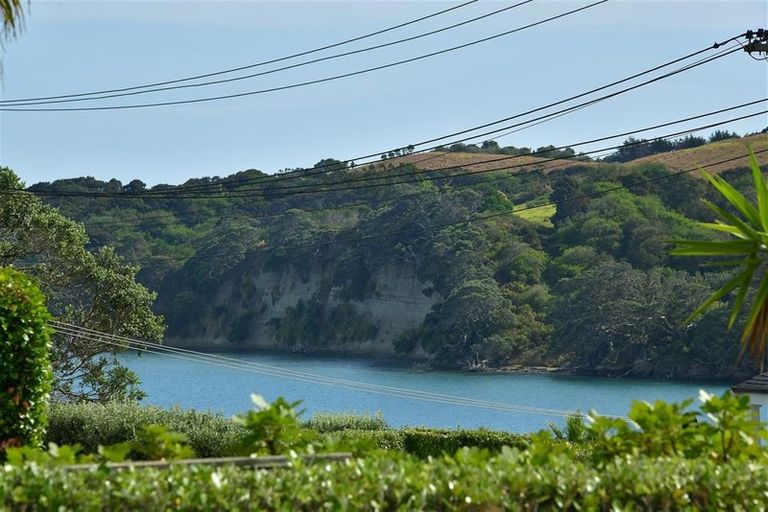 Photo of property in 48 Tindalls Bay Road, Tindalls Beach, Whangaparaoa, 0930