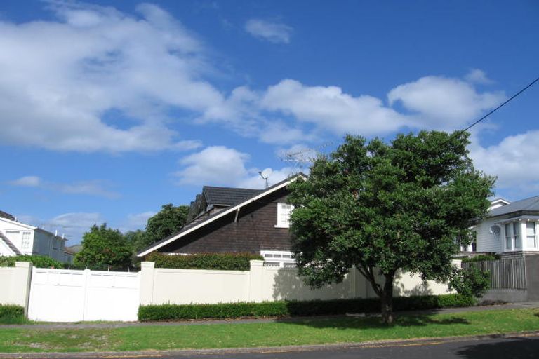 Photo of property in 29 Saltburn Road, Milford, Auckland, 0620