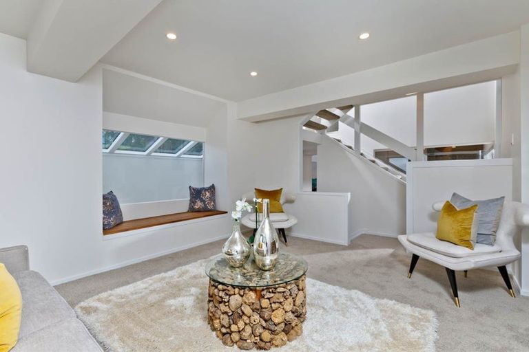 Photo of property in 2/51 Seaton Road, Murrays Bay, Auckland, 0630